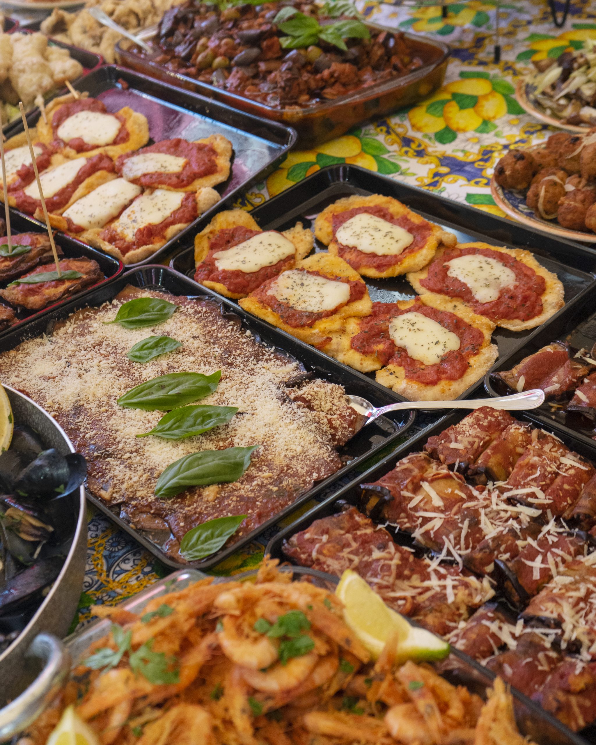 Discover the flavors of Sicily in a traditional market in the center of Palermo